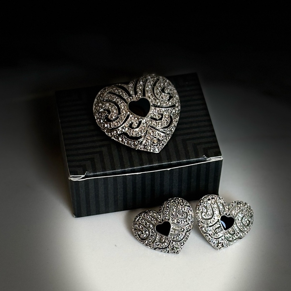 Vintage 1995 Avon Marcasite Look Filigree Heart Brooch & Earrings Set NIB